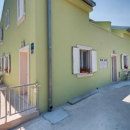 Danica Apartman